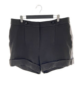 Short con lineas laterales