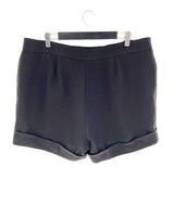 Short con lineas laterales