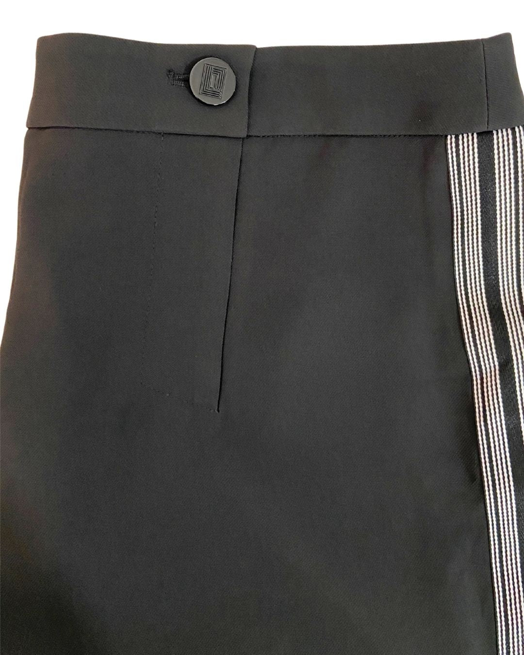 Short con lineas laterales