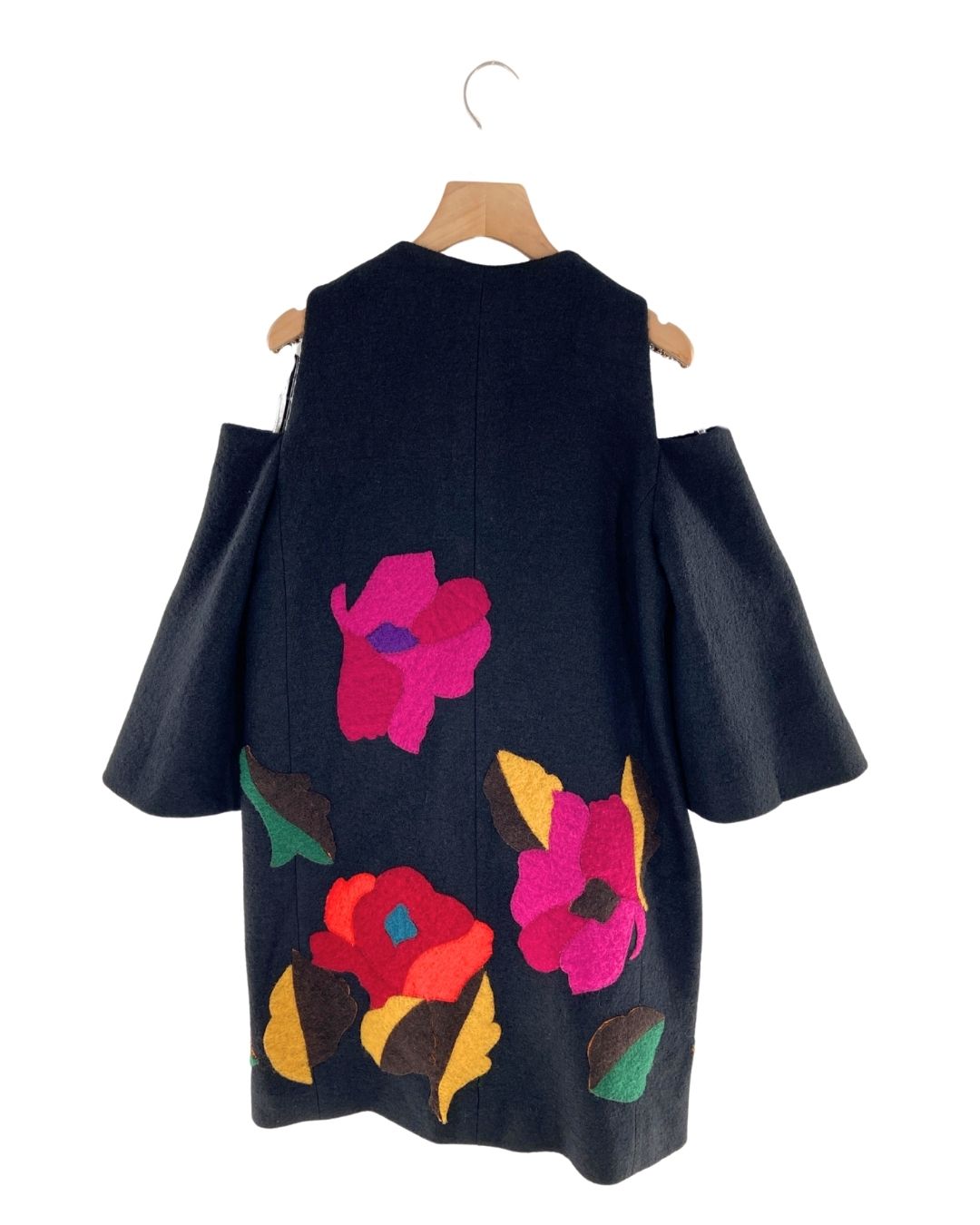 Abrigo en paño cut out