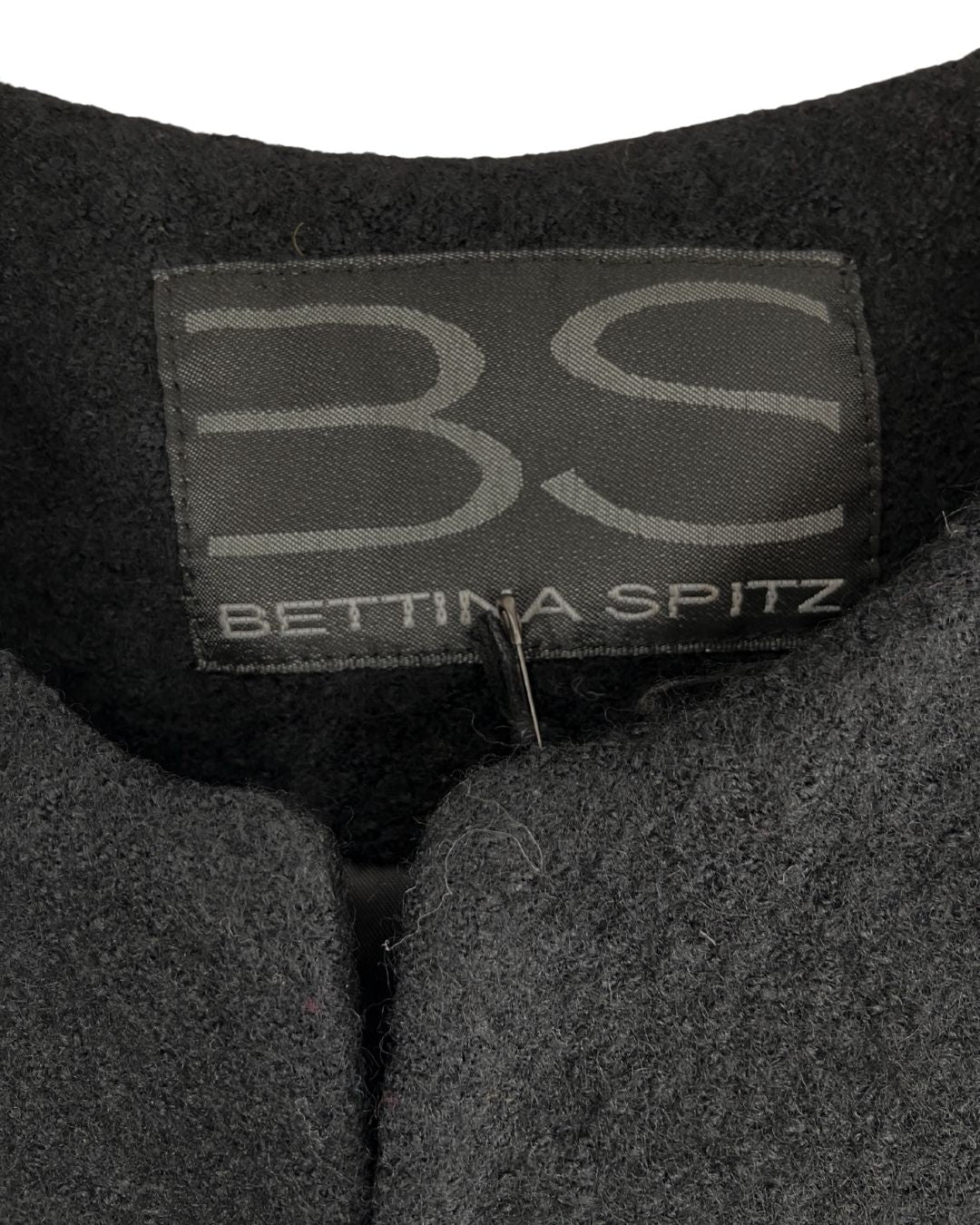 Abrigo en paño cut out