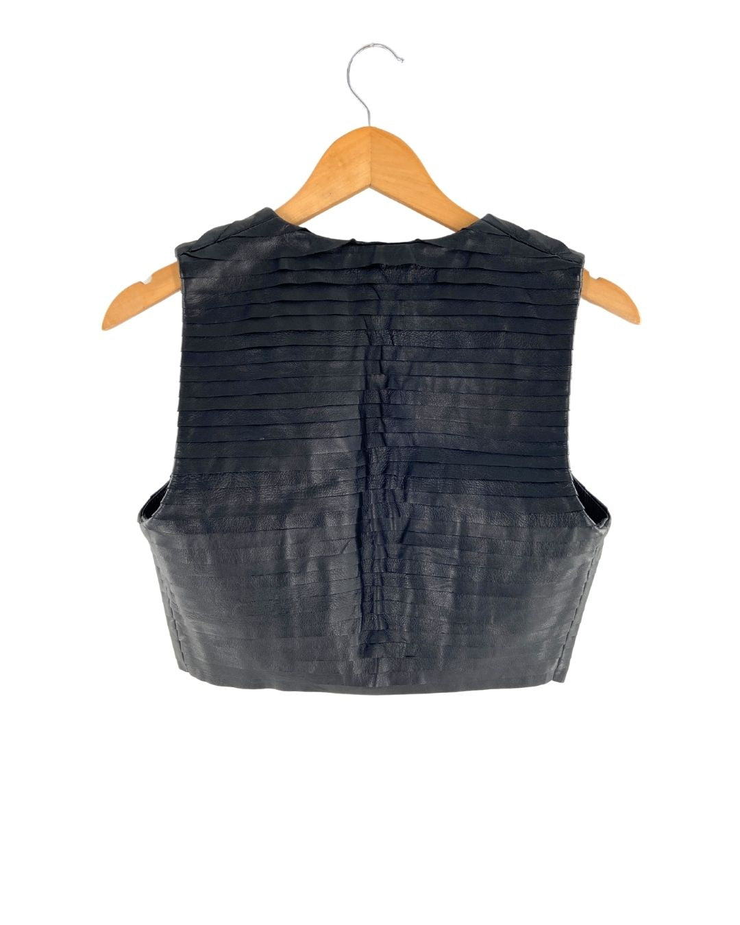 Chaleco crop en cuero en capas