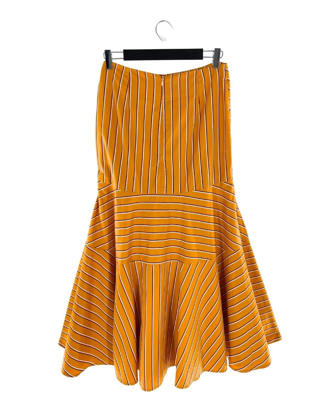 Falda a rayas con anudado