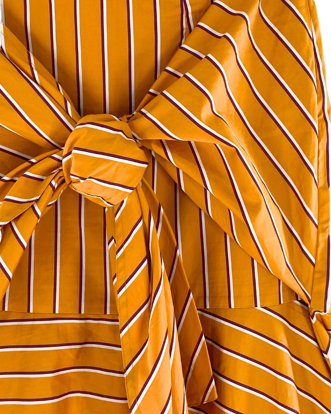 Falda a rayas con anudado