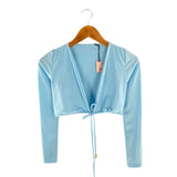 Blusa crop satinada anudada
