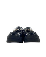 Loafers en cuero con cadena