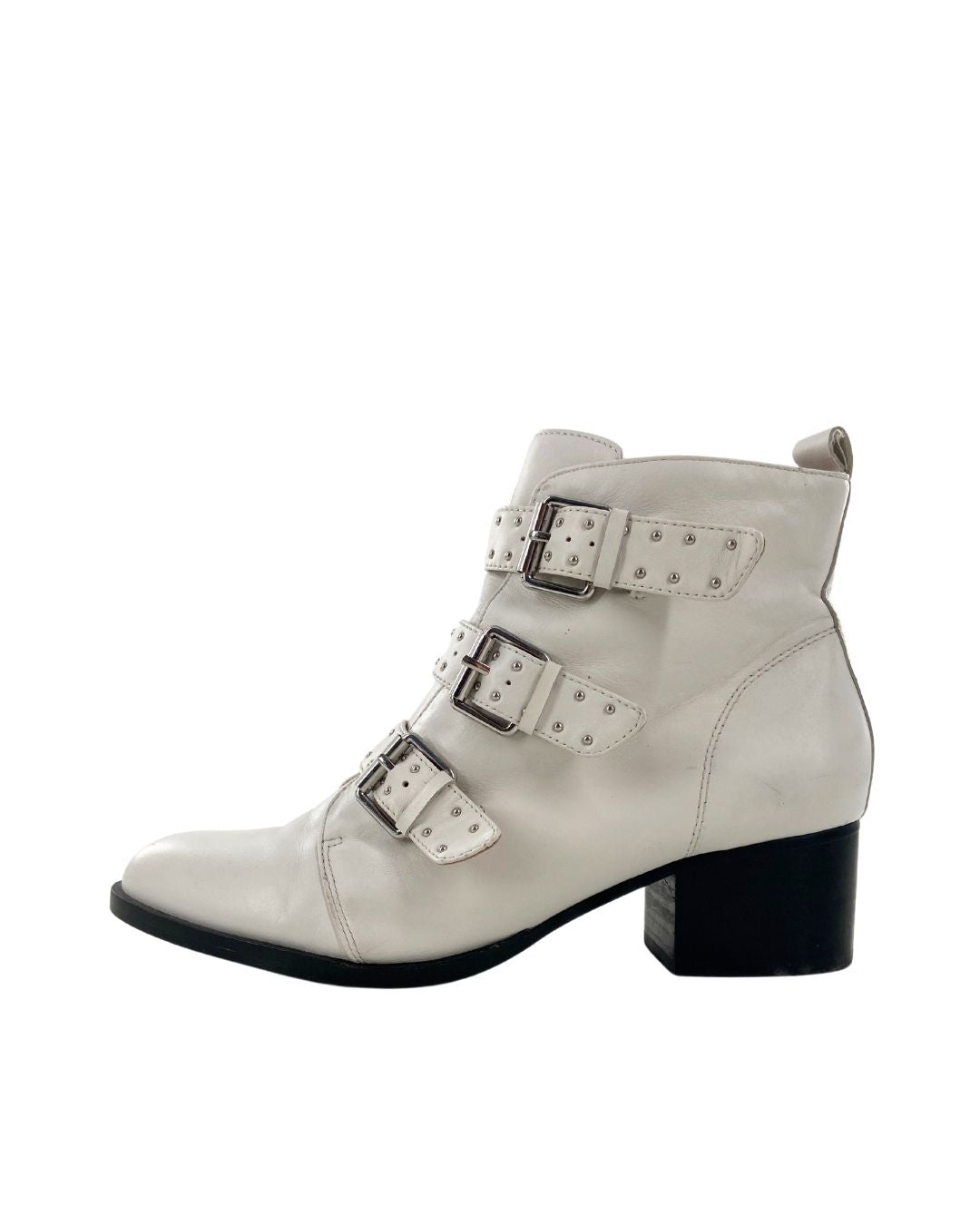 Botines en cuero con correas