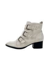 Botines en cuero con correas