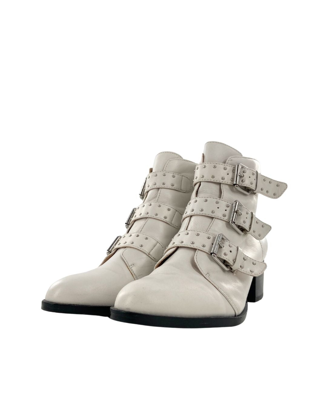 Botines en cuero con correas