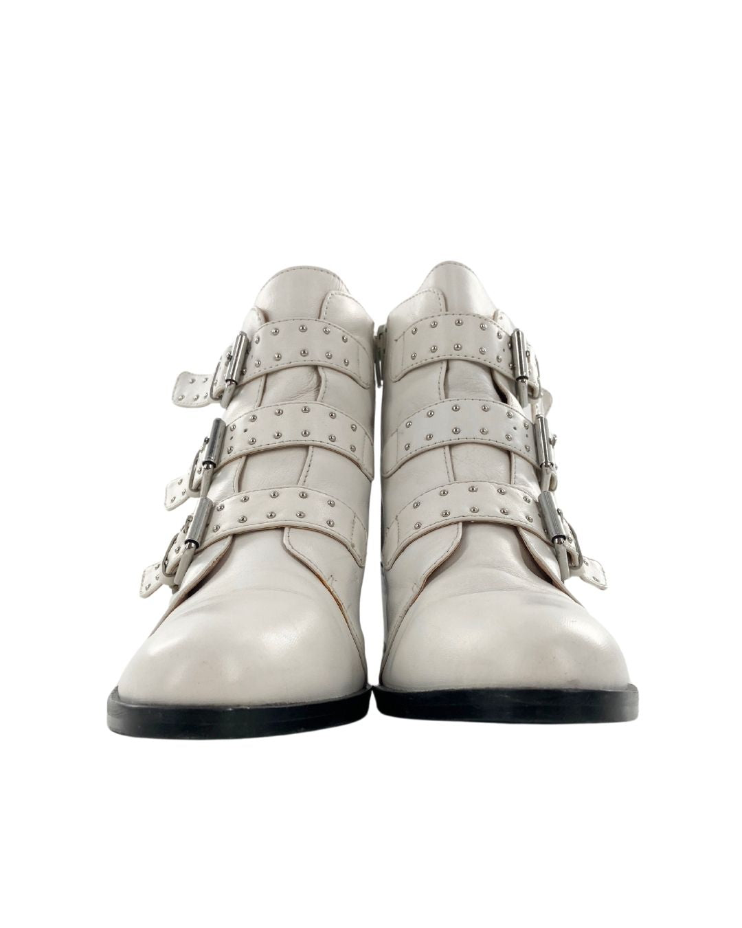 Botines en cuero con correas