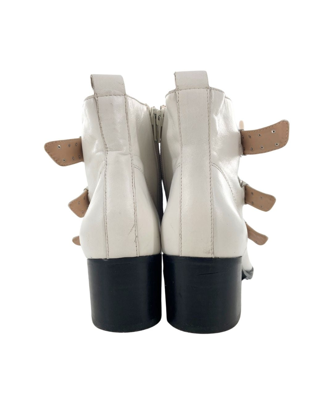 Botines en cuero con correas