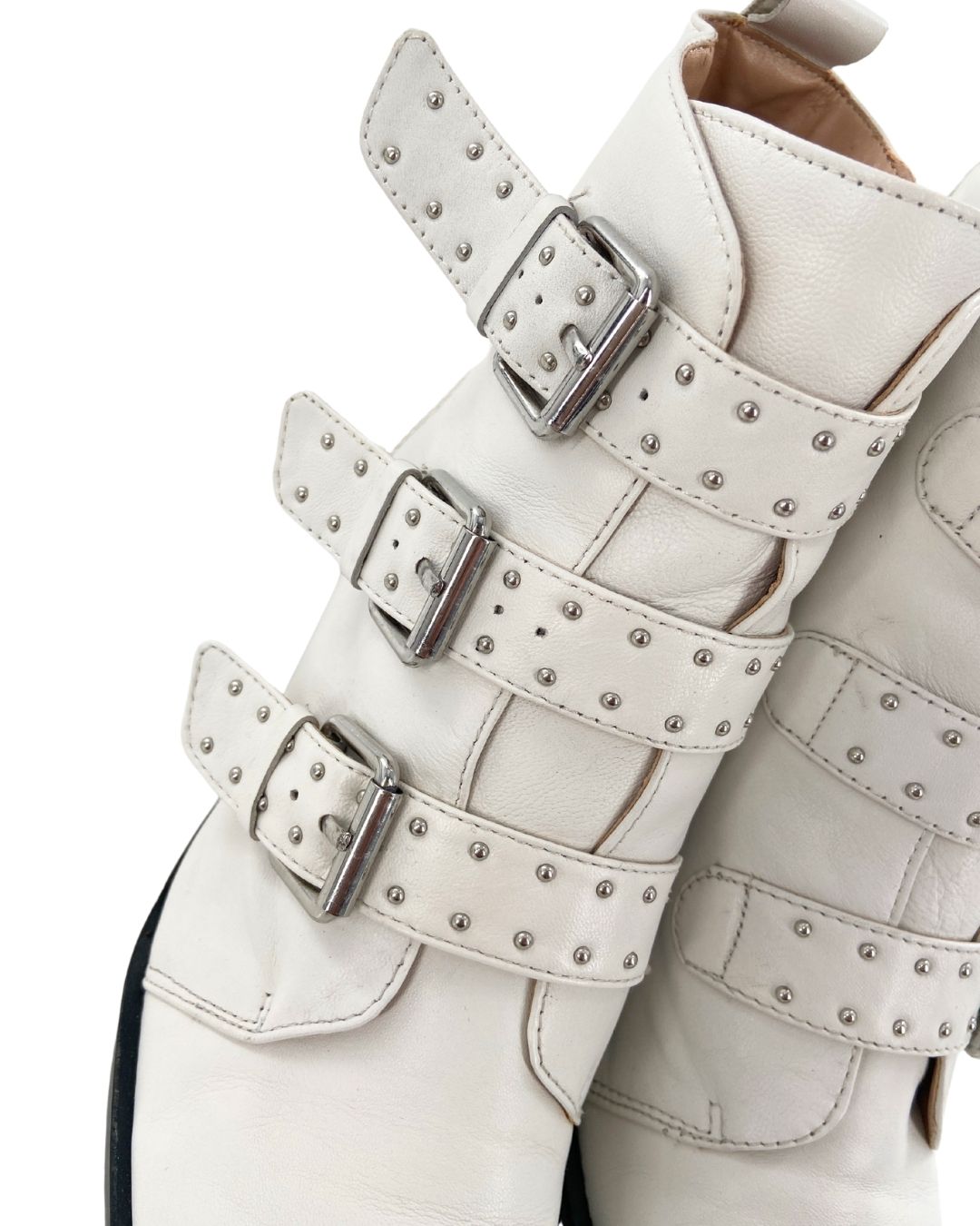 Botines en cuero con correas