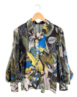Blusa satinada print guacamaya