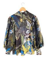 Blusa satinada print guacamaya