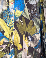Blusa satinada print guacamaya