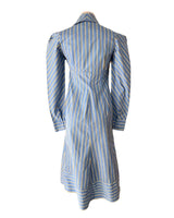 Vestido a rayas anudado