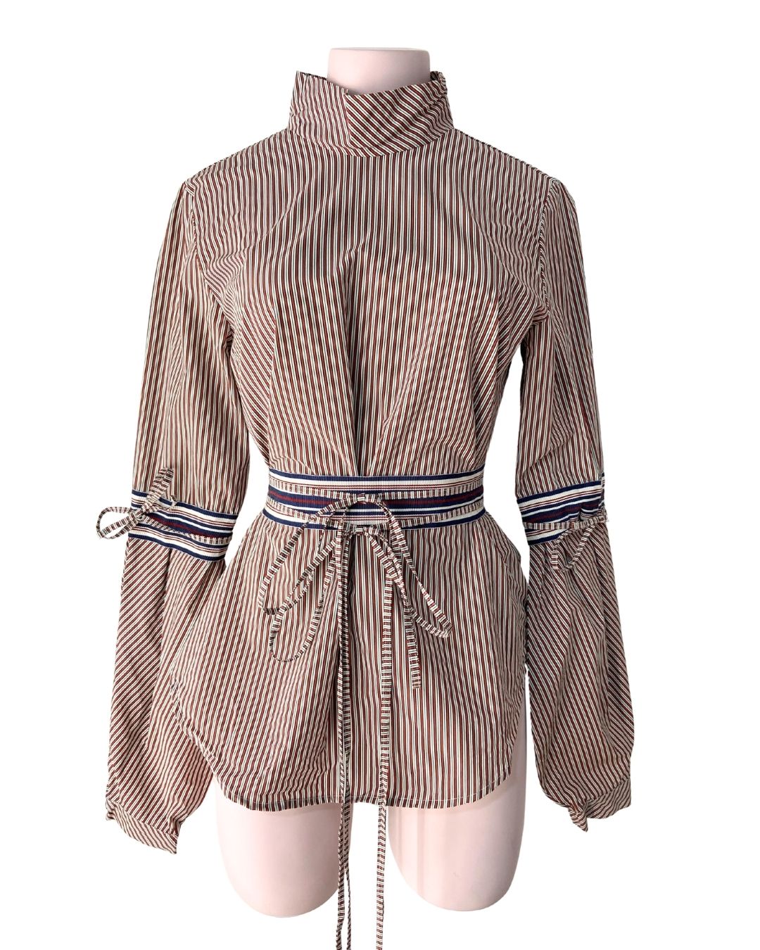 Camisa a rayas abotonada