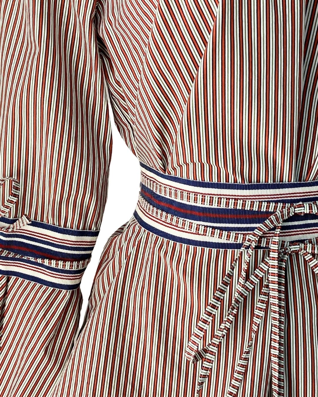 Camisa a rayas abotonada
