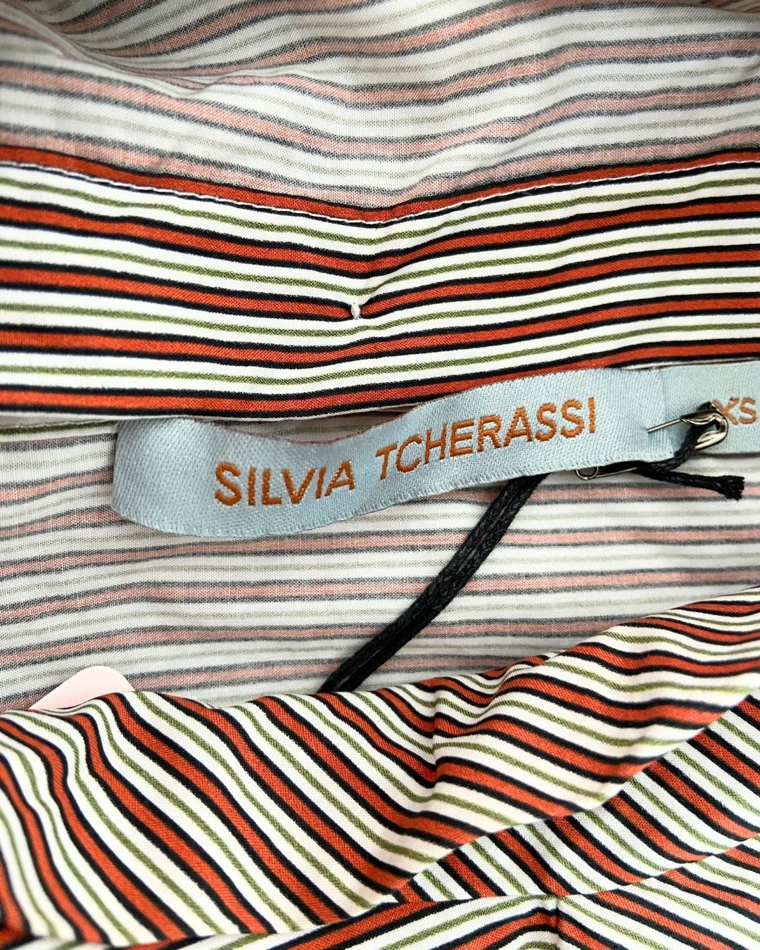 Camisa a rayas abotonada