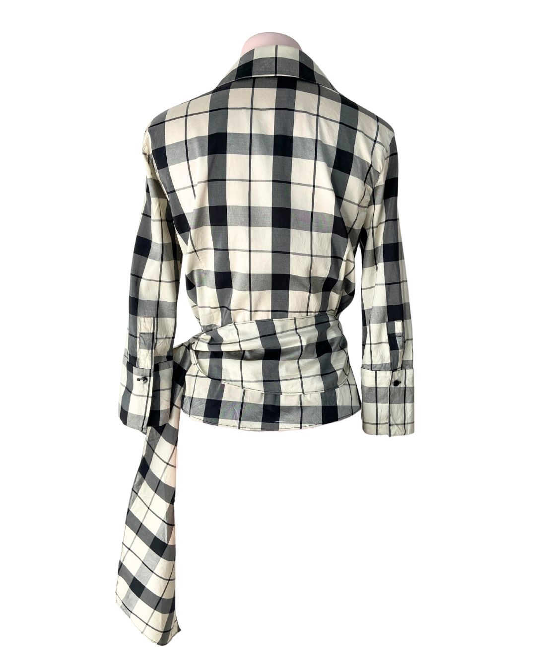 Blusa satinada wrap a cuadros