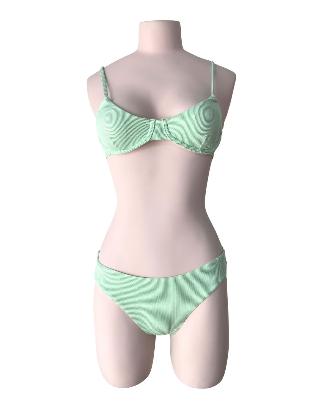 Bikini con copas en canalé
