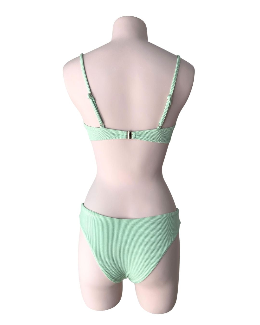 Bikini con copas en canalé