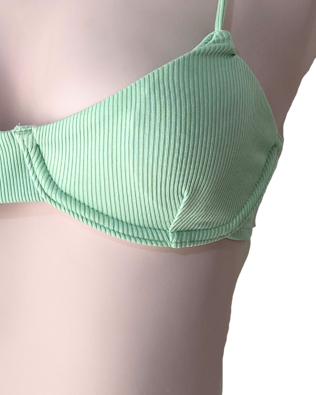 Bikini con copas en canalé