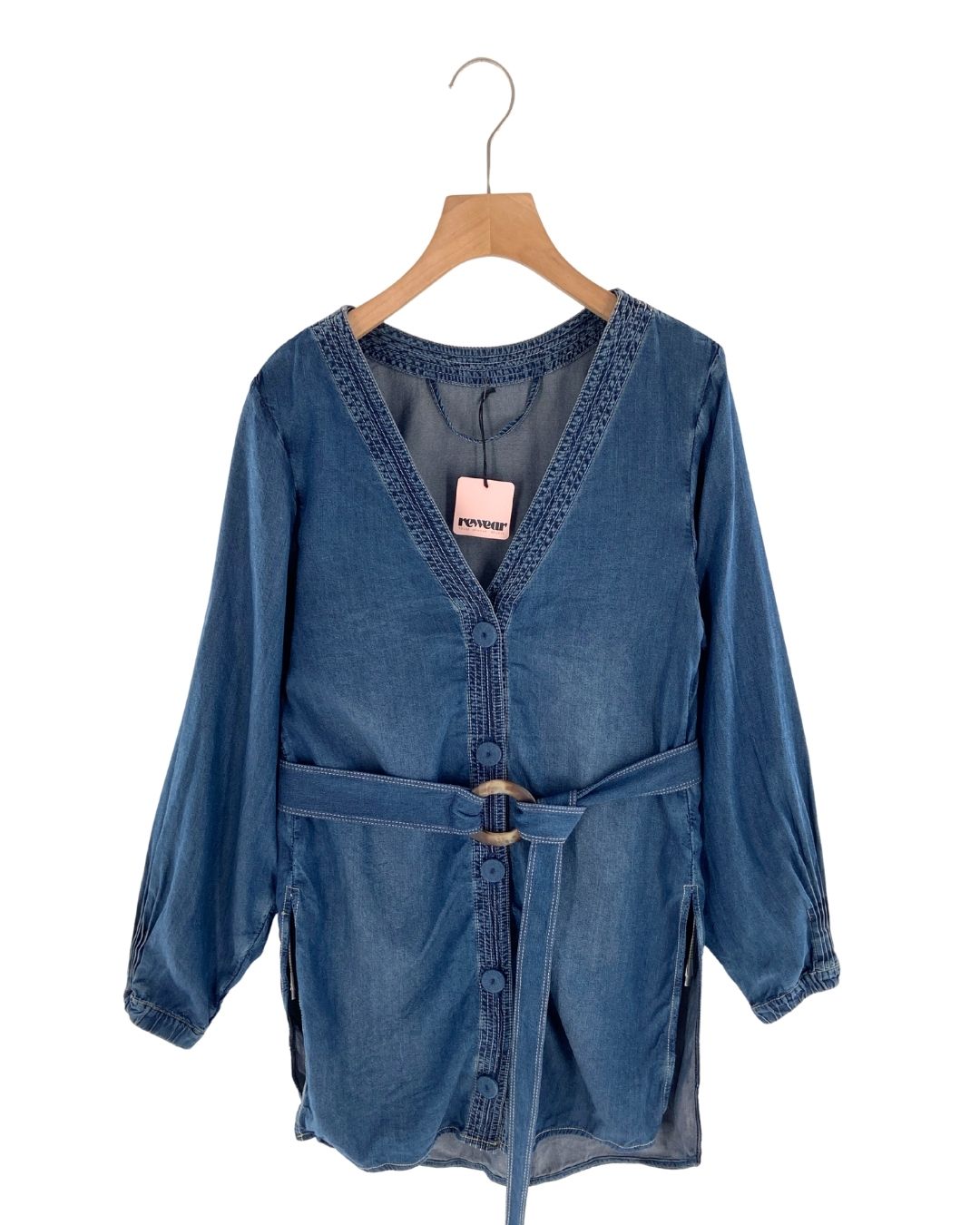 Blusa abotonada con cinturón