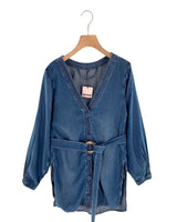 Blusa abotonada con cinturón