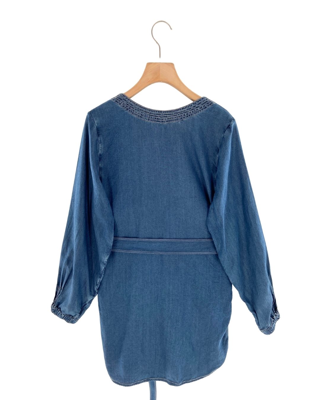 Blusa abotonada con cinturón