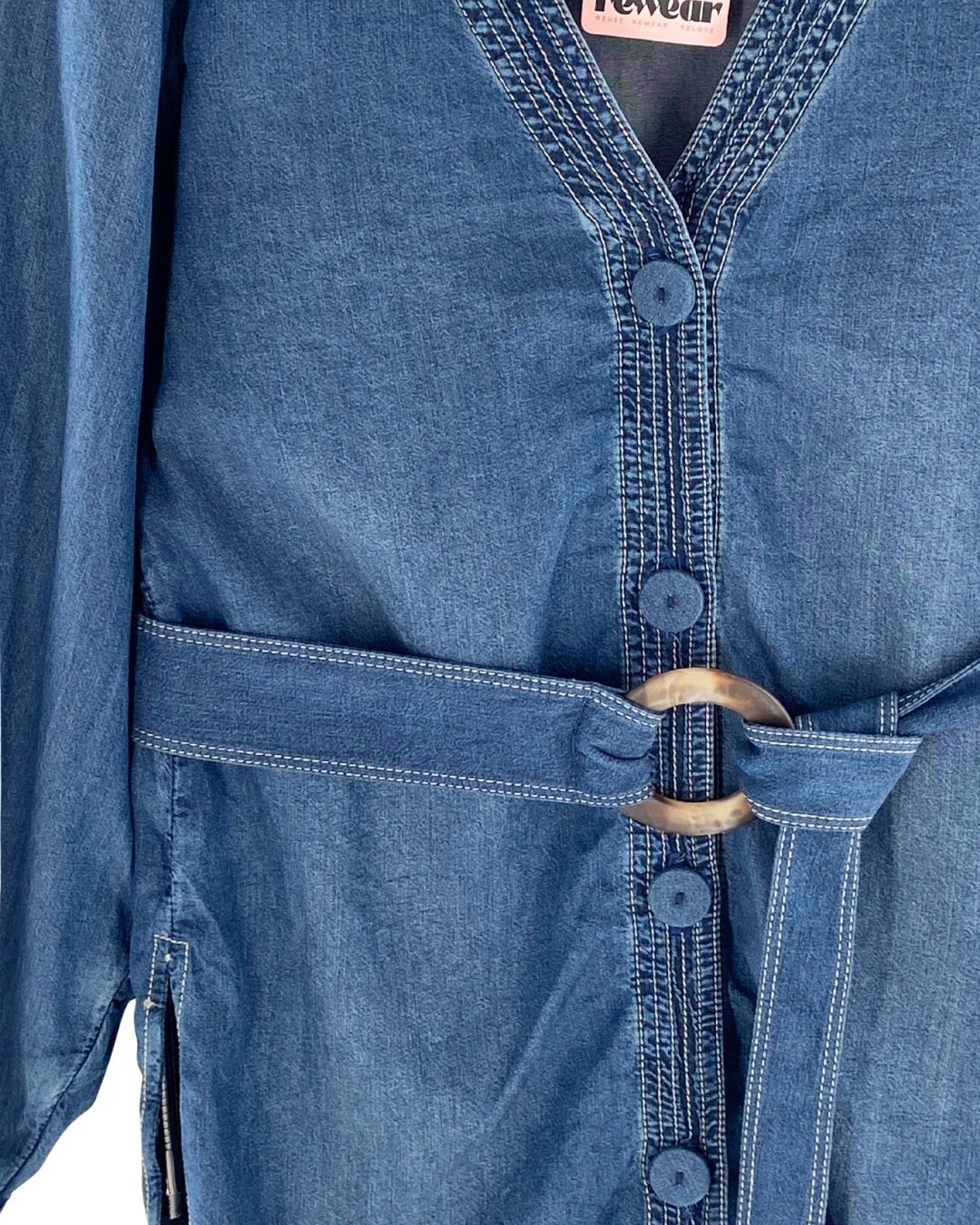 Blusa abotonada con cinturón