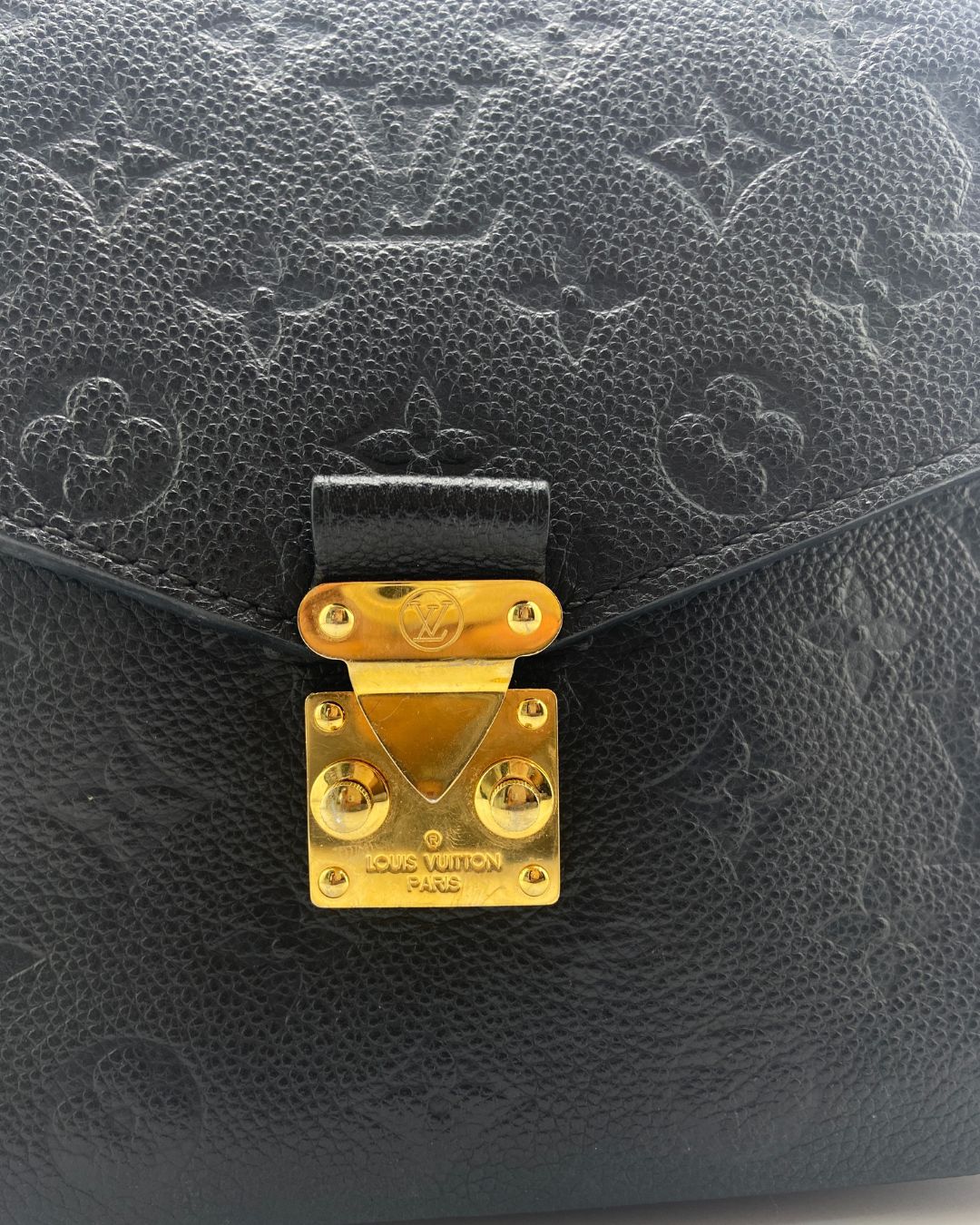 Pochette Métis Monogram