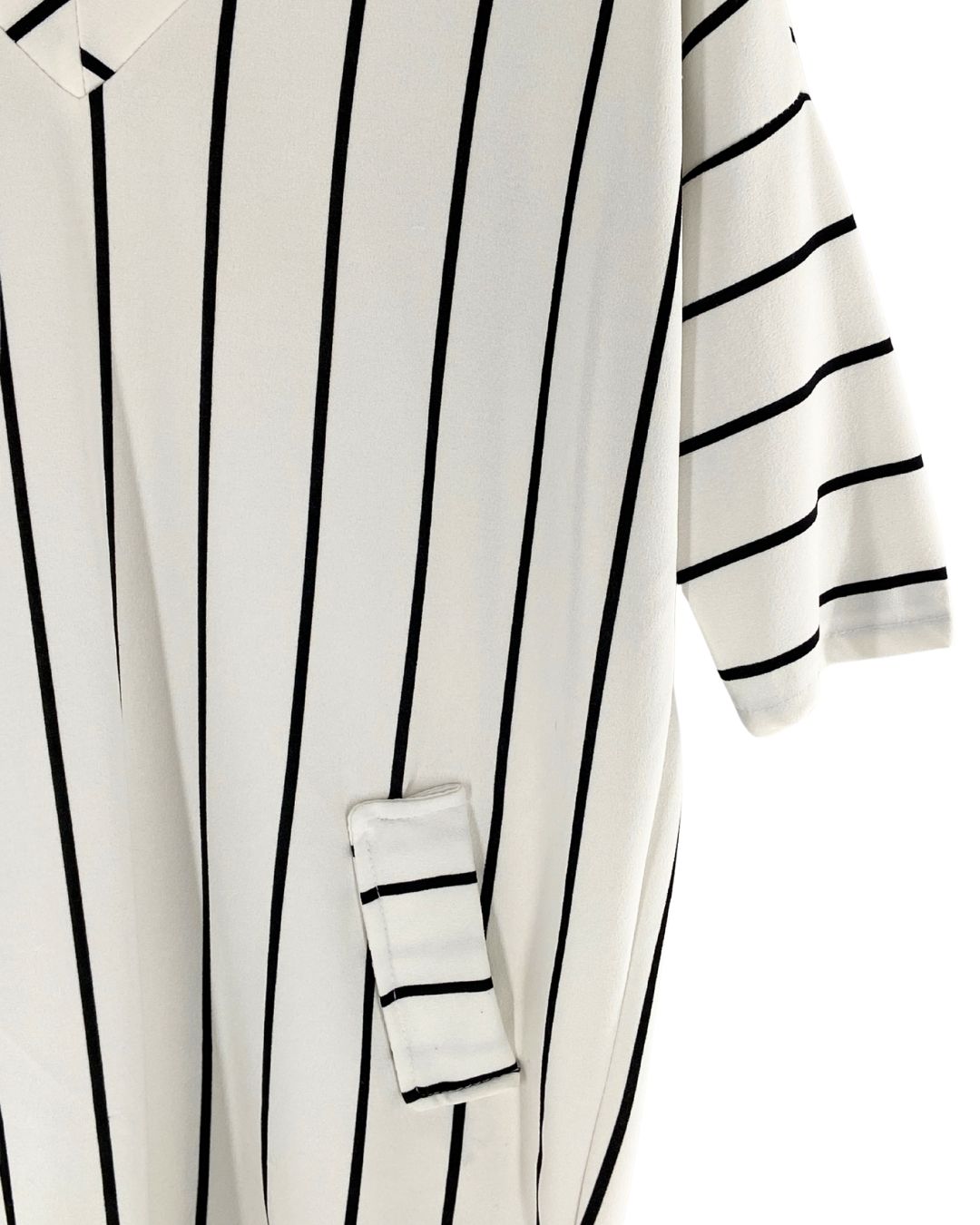 Vestido recto a rayas escote V