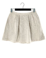 Falda mini con prenses e hilos