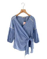 Blusa anudada con textura