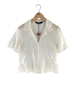 Camisa crop manga corta
