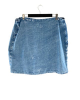 Falda midi en denim wash