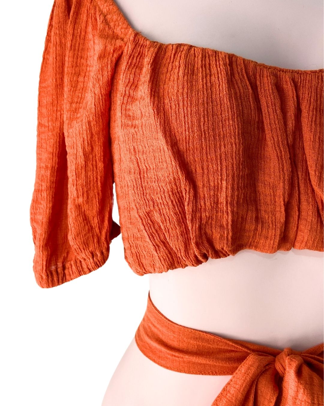Crop top mangas encauchadas