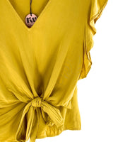 Blusa con vuelo en mangas