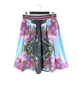 Falda amplia con prenses