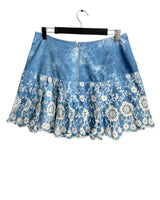 Falda mini con bordado