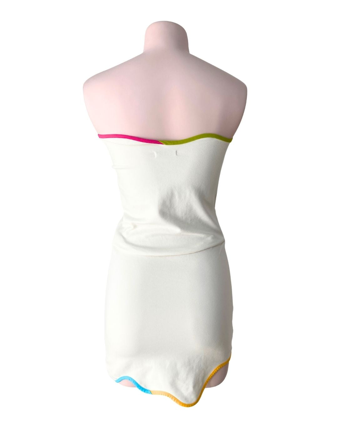Vestido mini strapless