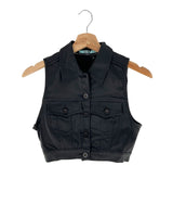 Chaleco crop abotonado