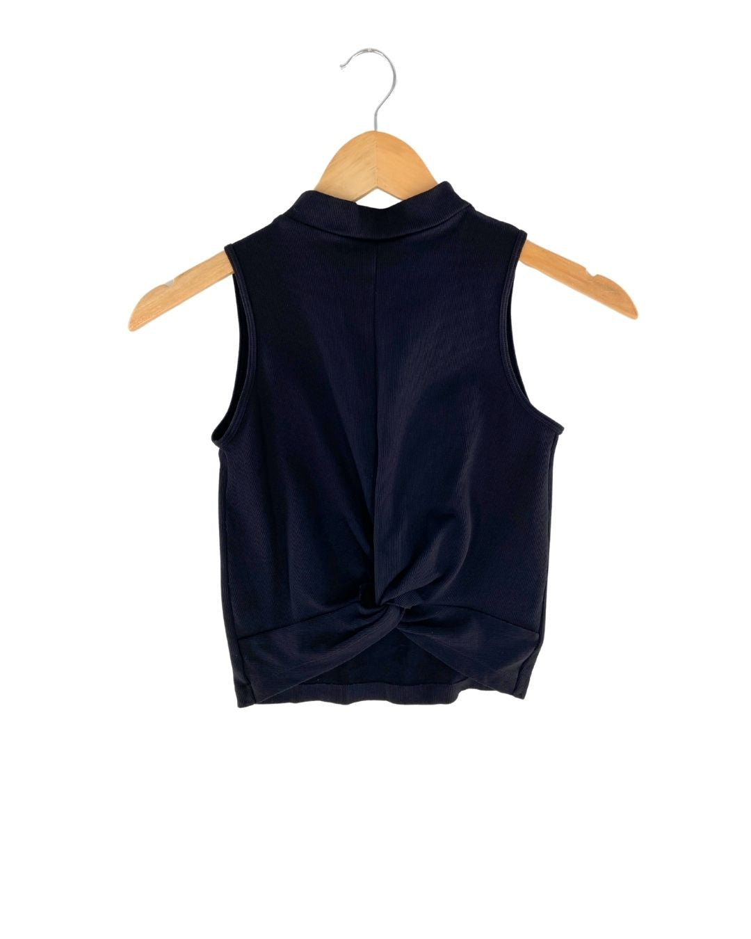 Blusa sleeveless crop anudada