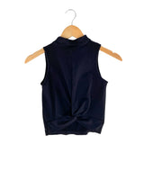 Blusa sleeveless crop anudada