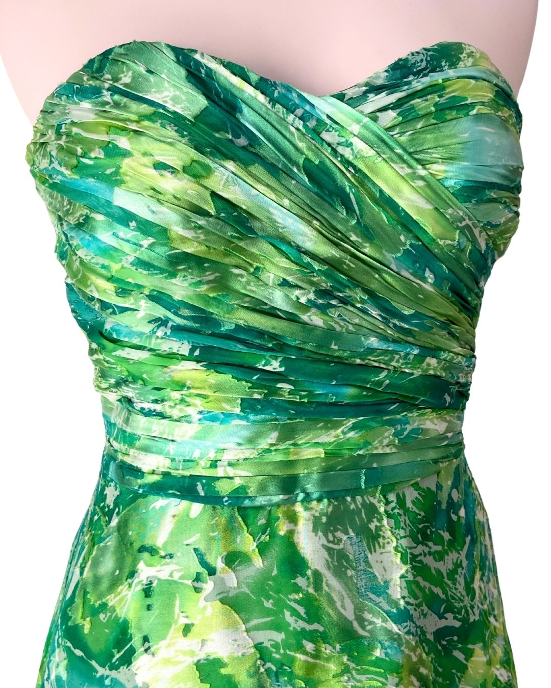 Vestido satinado strapless