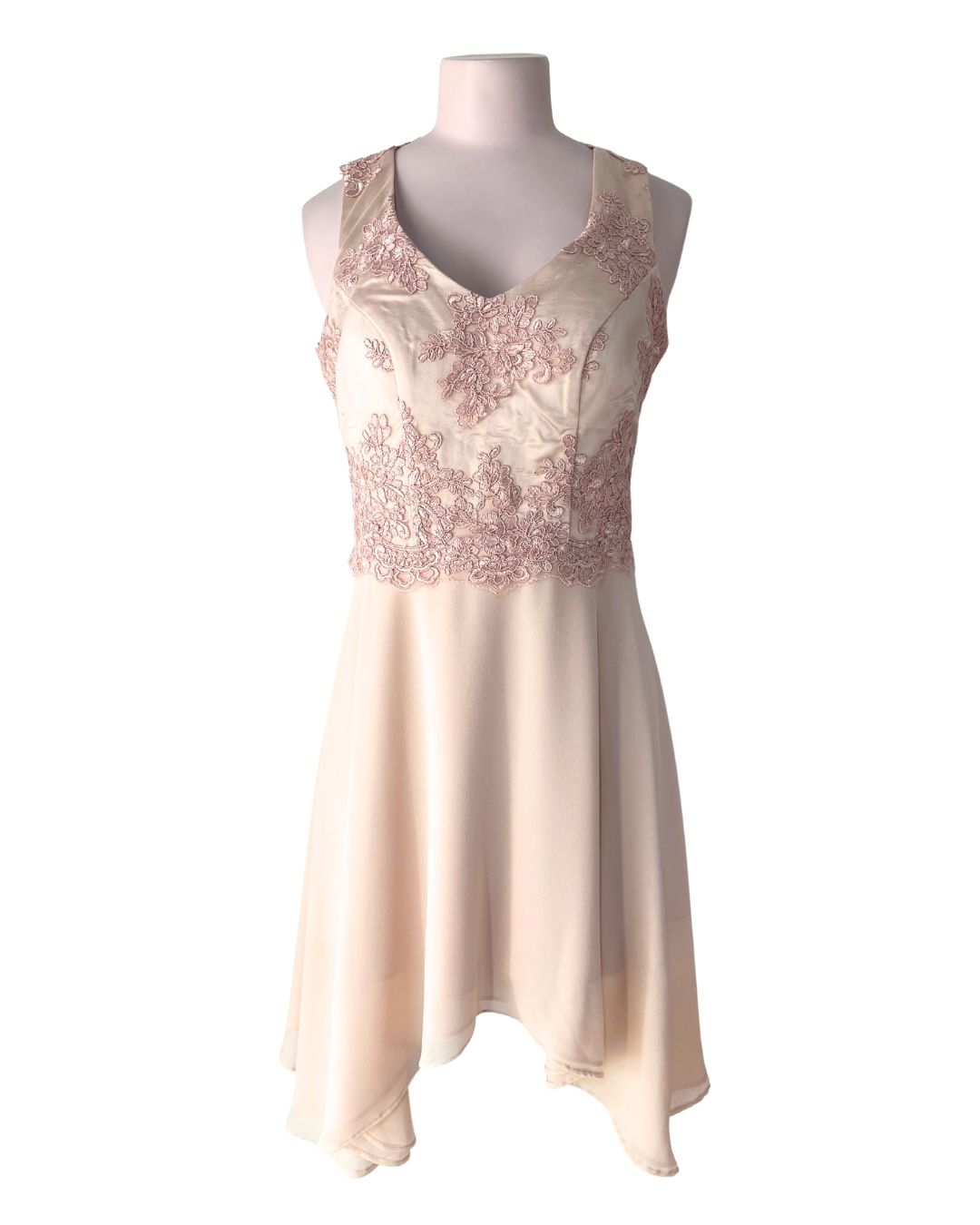 Vestido en blonda