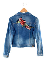 Chaqueta en denim con apliques