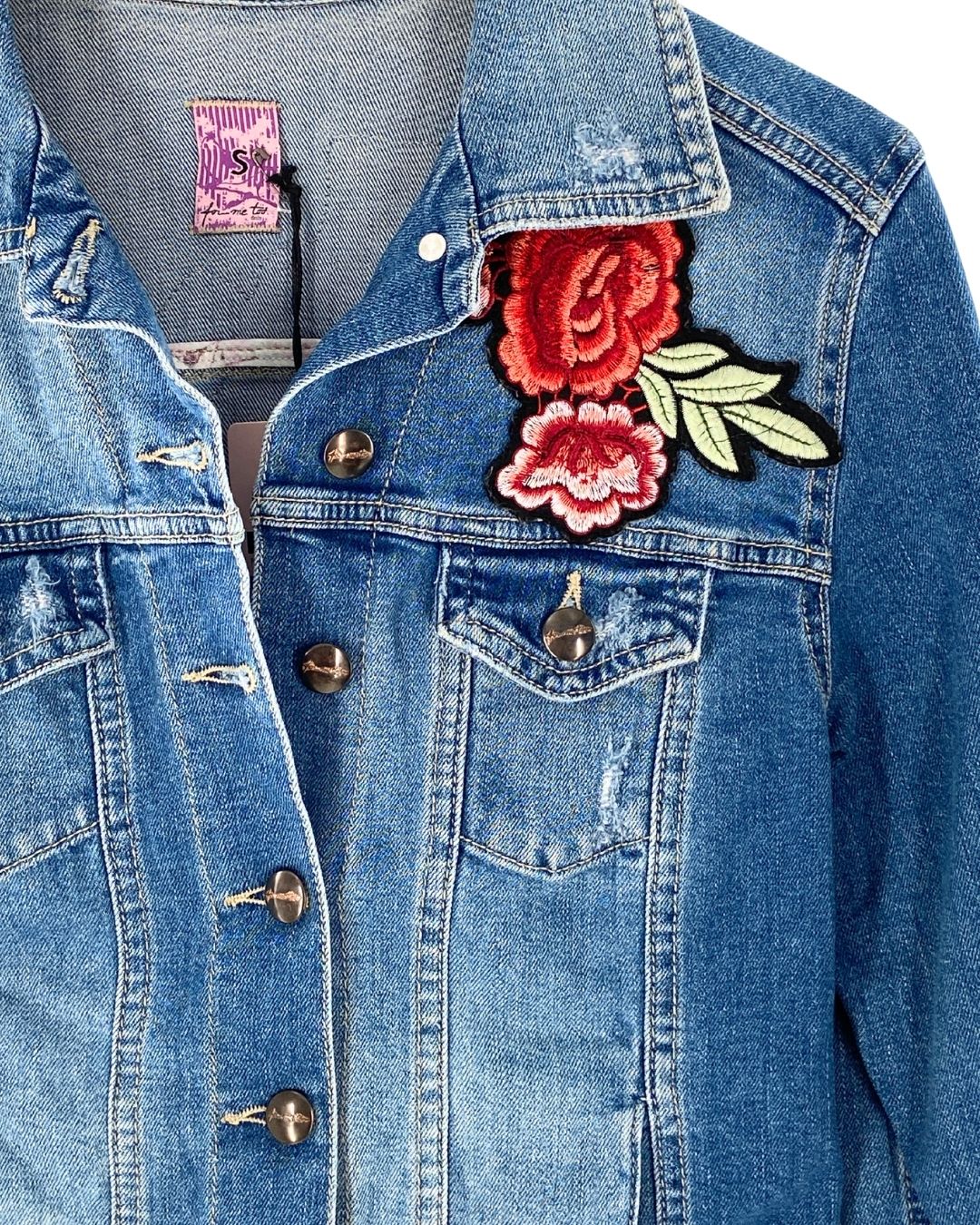 Chaqueta en denim con apliques