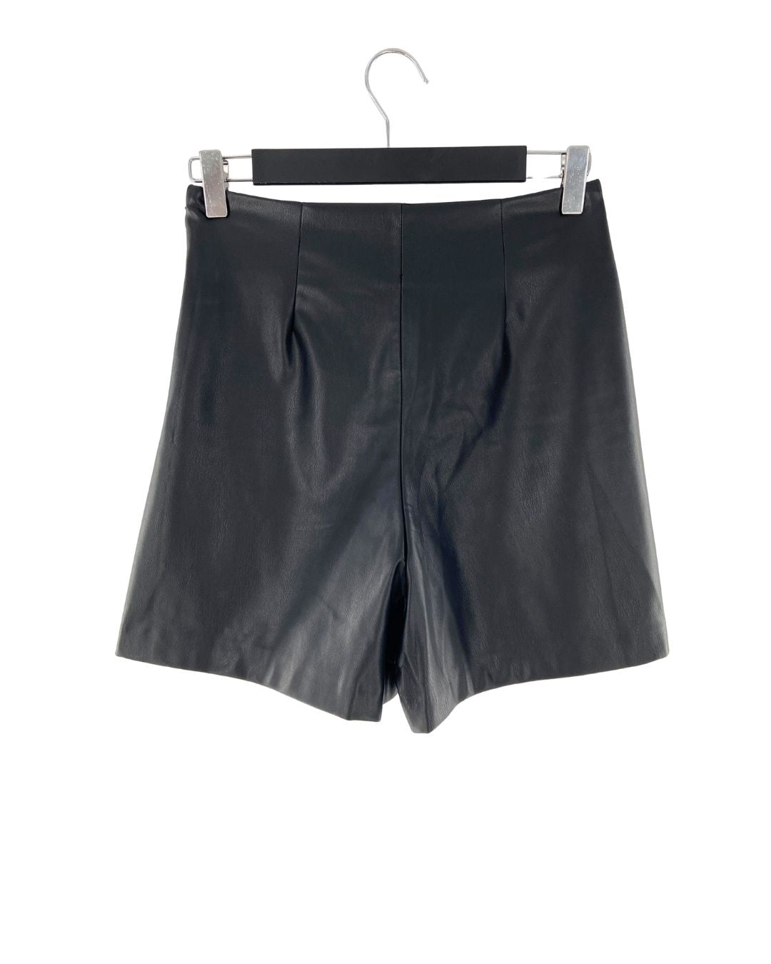 Short mini efecto piel botones